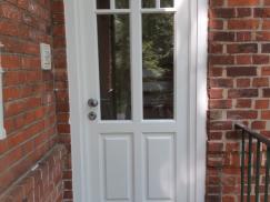 haustuer-aus-holz-in-weiß-fuer-klinkerhaus-in-hamburg-langenhorn