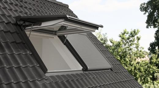 velux-dachfenster-mit-rollladen 