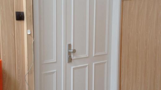 wohnungs-eingangstuer-zweifluegelig-in-weiß