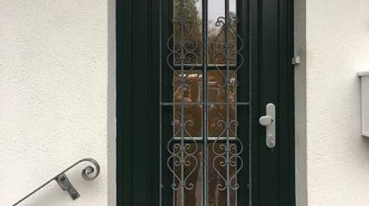 haustuer-guen-mit-gitter