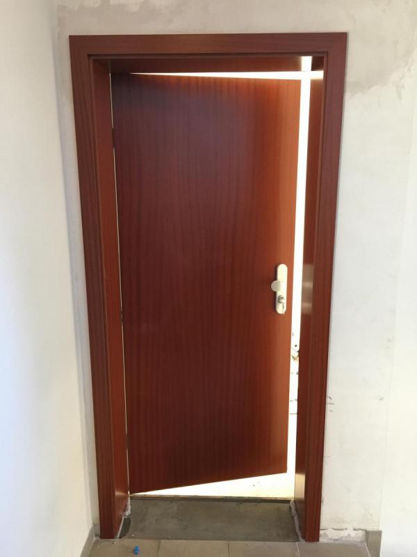 innentuer-braun 