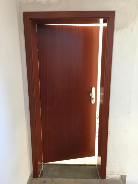 innentuer-braun 